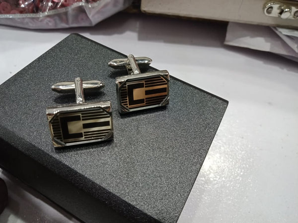 2 Pieces Fancy Metal studs