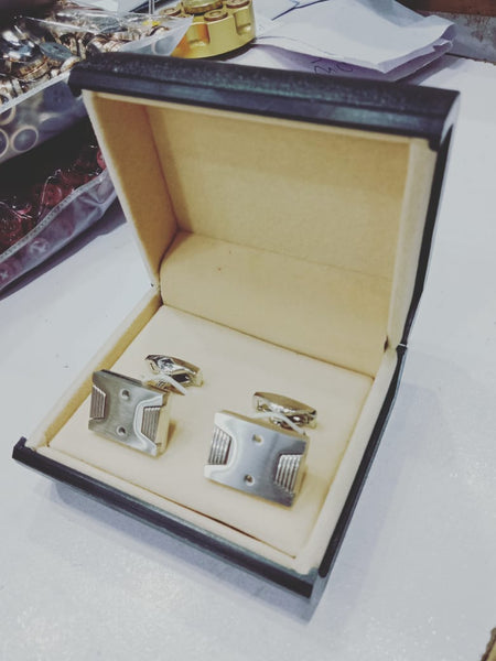 2 Pieces Fancy Metal studs