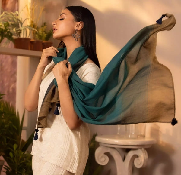 Maahru Multi colored Stole