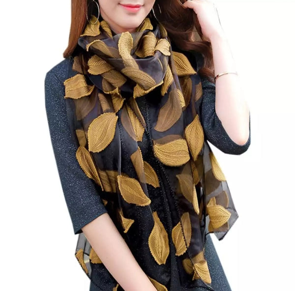 Woman Summer Breeze Lightweight Scarf.