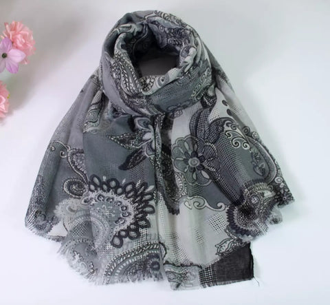 Printed scarves for woman high quality.