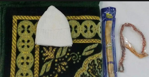 Hajj & Umrah Gift pack 1 janamaz 1 Miswak 1 topi.