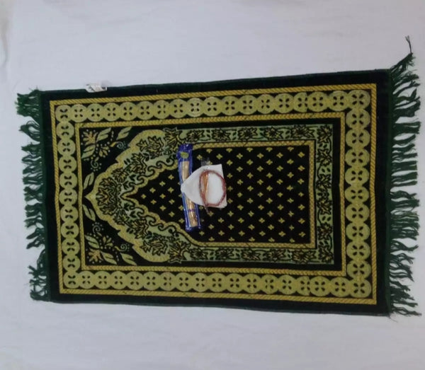 Hajj & Umrah Gift pack 1 janamaz 1 Miswak 1 topi.