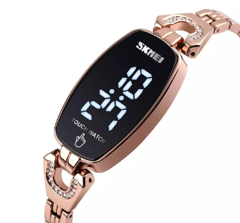 SKMEI sports fashion waterproof digital watch.