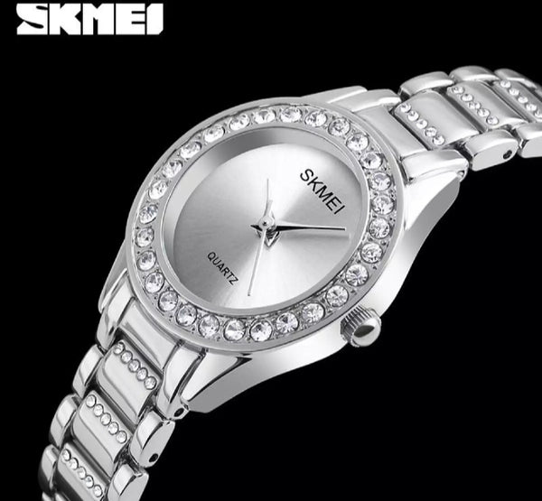 SKMEI woman fashion watch luxury stainless steel and waterproof watch.