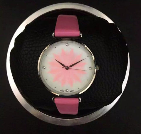 New style analog style wrist watch for woman.