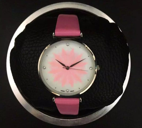 New style analog style wrist watch for woman.
