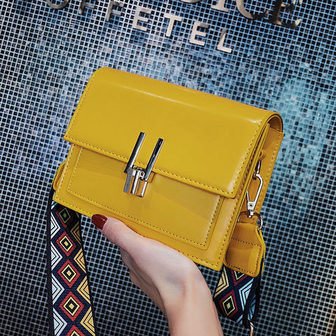 2018 Small Flap PU Patent Leather Shoulder Bags with Colorful Wide Strap