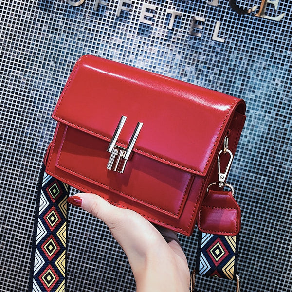 2018 Small Flap PU Patent Leather Shoulder Bags with Colorful Wide Strap