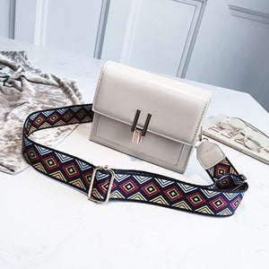 2018 Small Flap PU Patent Leather Shoulder Bags with Colorful Wide Strap
