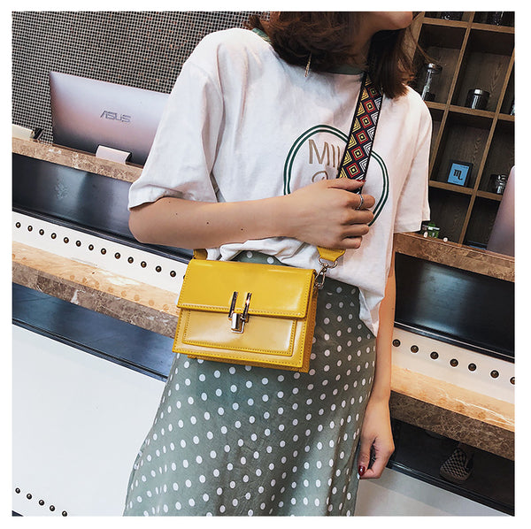 2018 Small Flap PU Patent Leather Shoulder Bags with Colorful Wide Strap