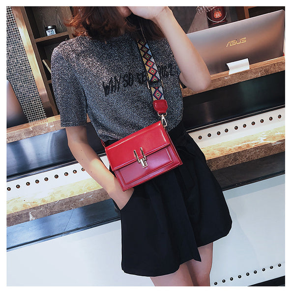 2018 Small Flap PU Patent Leather Shoulder Bags with Colorful Wide Strap