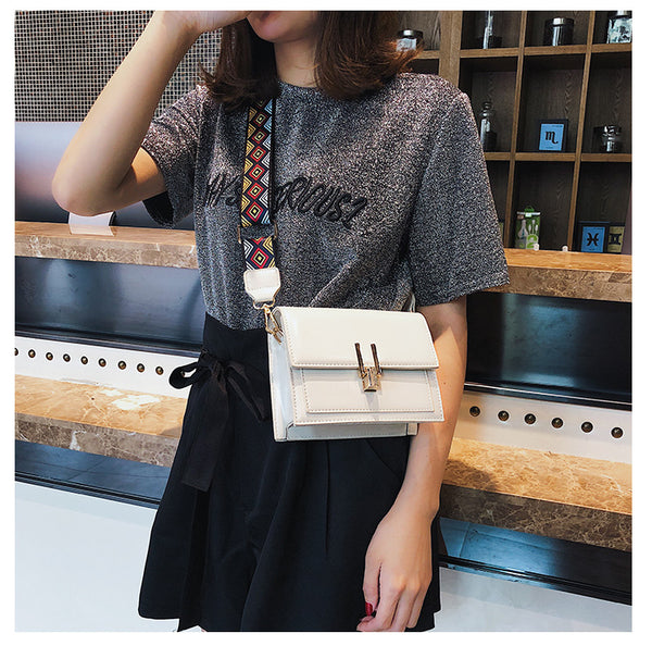 2018 Small Flap PU Patent Leather Shoulder Bags with Colorful Wide Strap