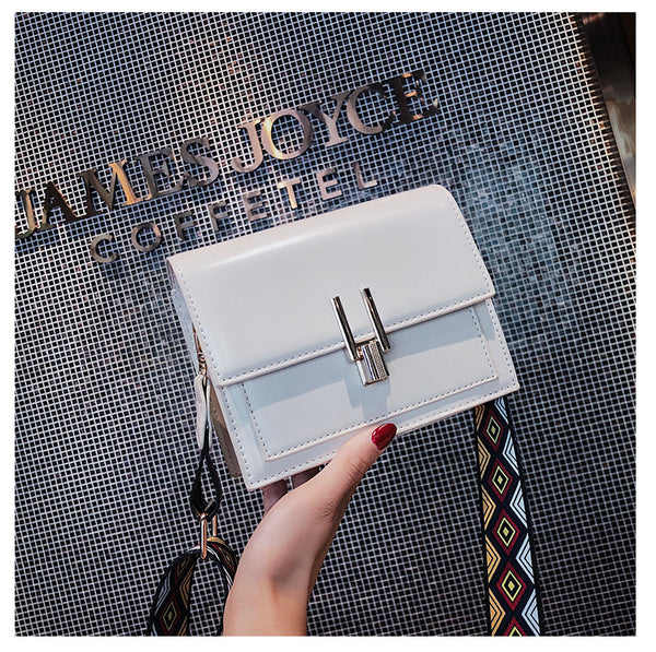 2018 Small Flap PU Patent Leather Shoulder Bags with Colorful Wide Strap